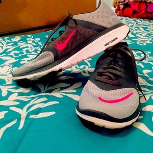 Nike Women’s Lite Run 3 Fitsole Sneakers